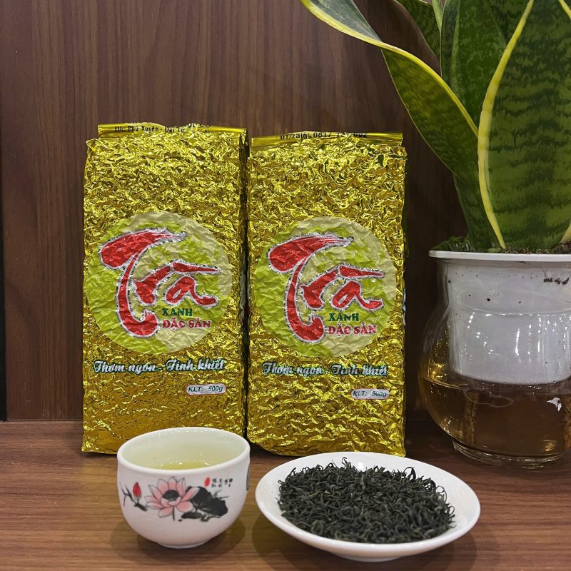 Trà móc câu đặc sản Thái Nguyên – cánh trà xoăn đẹp, nước xanh vàng sáng, đóng gói hút chân không