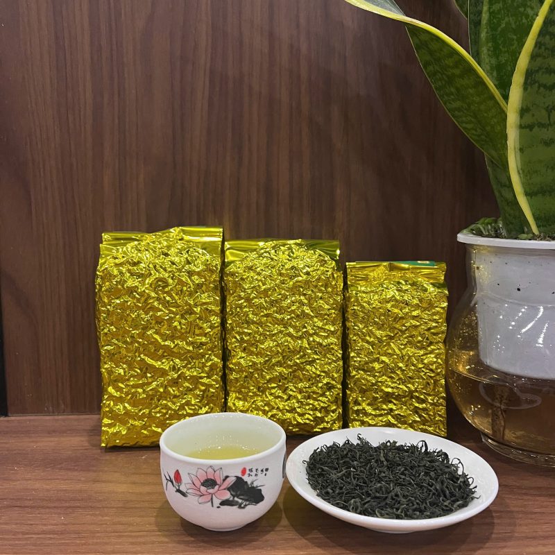 Trà móc câu ngon – tinh hoa chè xanh vùng đất Vân Hán – Đồng Hỷ, Thái Nguyên. Đậm vị thiên nhiên, thơm mát thanh khiết, nâng niu từng giây phút thư giãn của bạn. Trà móc câu – đậm đà truyền thống, gửi trọn yêu thương